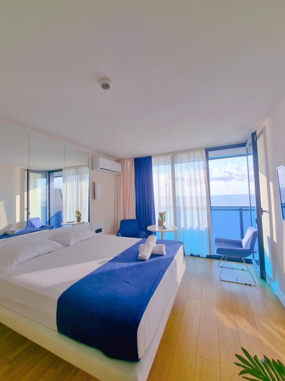Orbi City Aparthotel Батуми Экстерьер фото